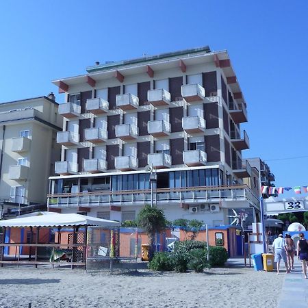 Hotel Suprem Rimini Bagian luar foto